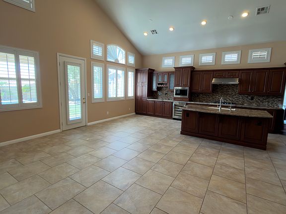 5th image of 10619 Sunwind Ave