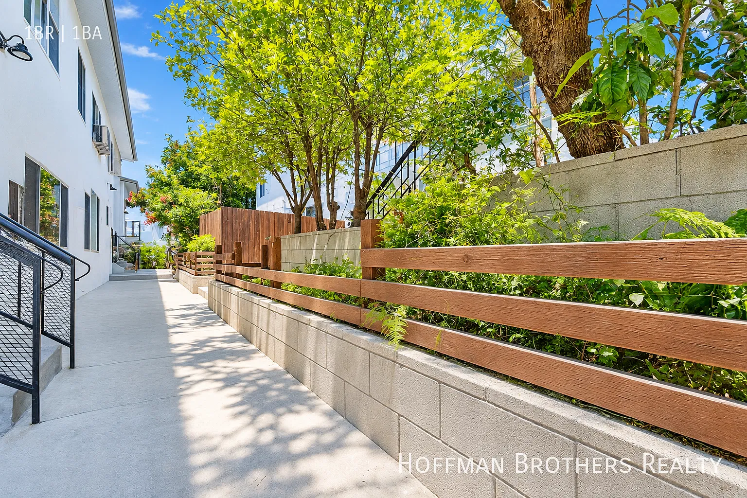 Echo Park 1BR with In-Unit Laundry, A/C, Parking Available & Updated Finishes! — Photo 3