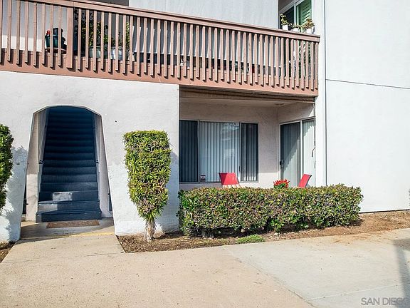 2nd image of 279 Moss St Unit 3