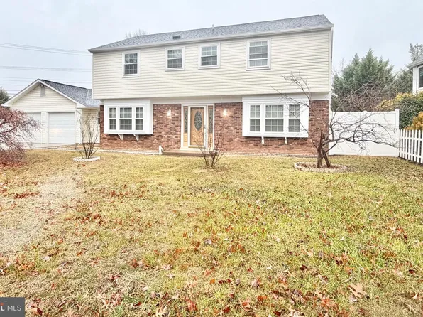 4001 Middle Ridge Dr, Fairfax, VA 22033