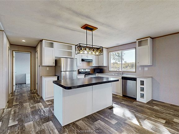 4th image of 445 Lakeside Dr