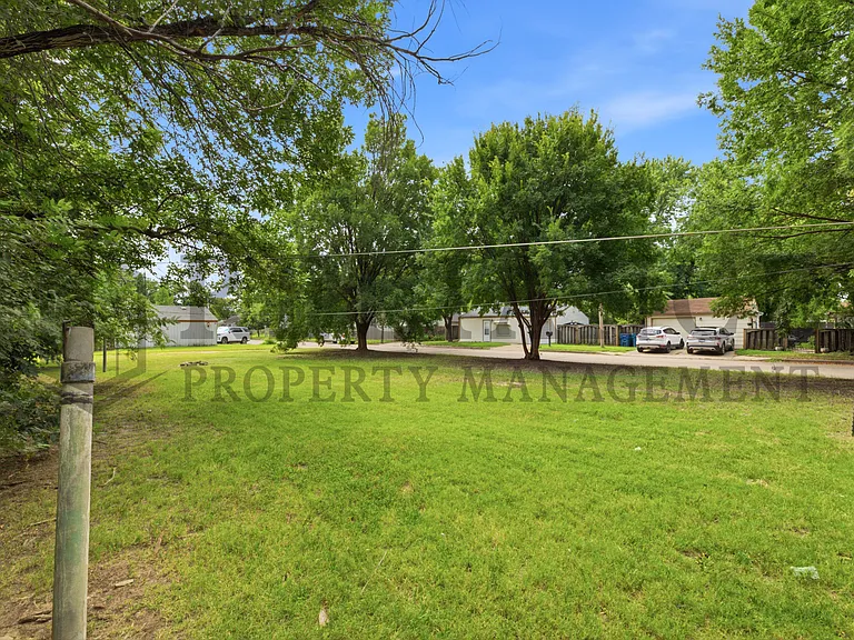 2464 S Washington Ave — Photo 8