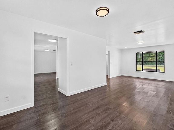 3rd image of 5989 Coconut Blvd