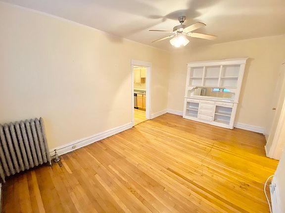 3rd image of 4010 N Kenmore Ave APT B9