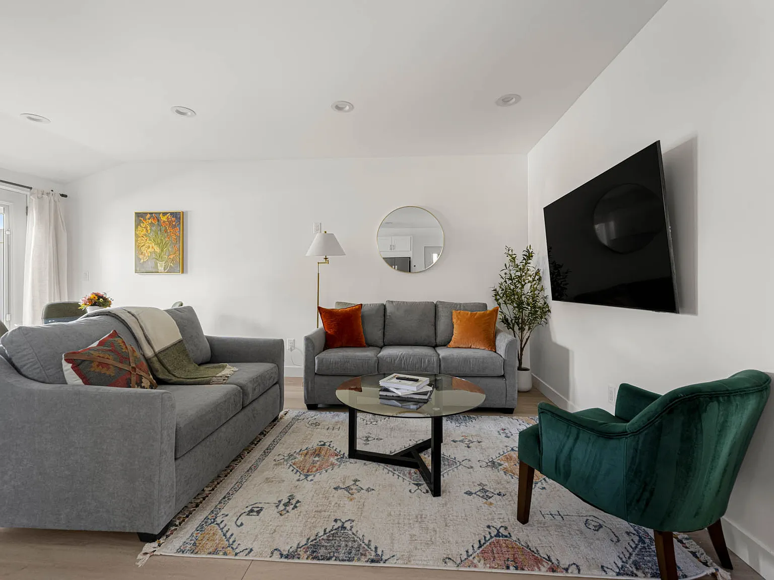 1 bed, $3,300 — Photo 2