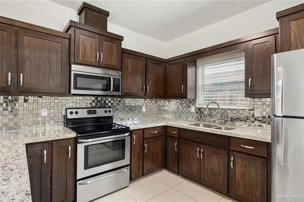 2 bed, 2.0 bath, 965 sqft, $1,200 — Photo 4