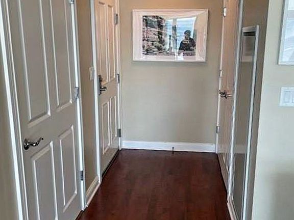 2nd image of 4909 Laclede Ave #1602