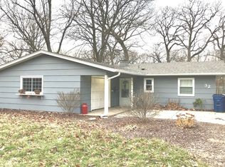 32 Greenbriar Rd, Montgomery, IL 60538