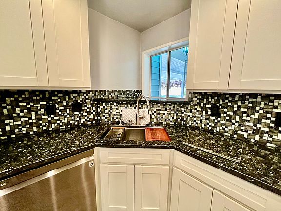 3rd image of 4020 Heather Hill Way