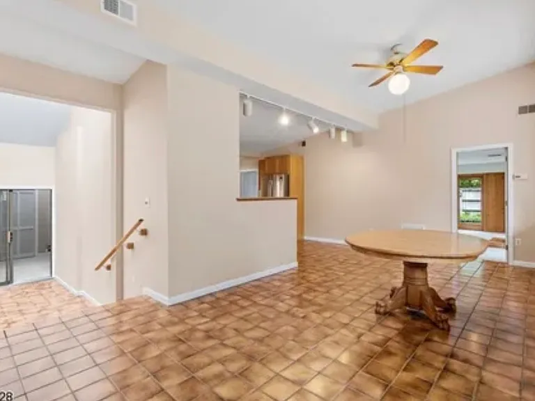 621 Valley Rd — Photo 20