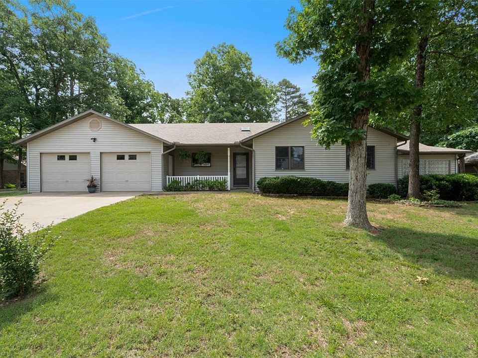 1st image of 12 Hillcrest Dr