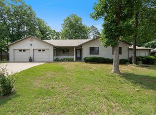 12 Hillcrest Dr, Eureka Springs, AR 72631