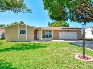 818 Plum Tree Ln, Sarasota, FL 34243