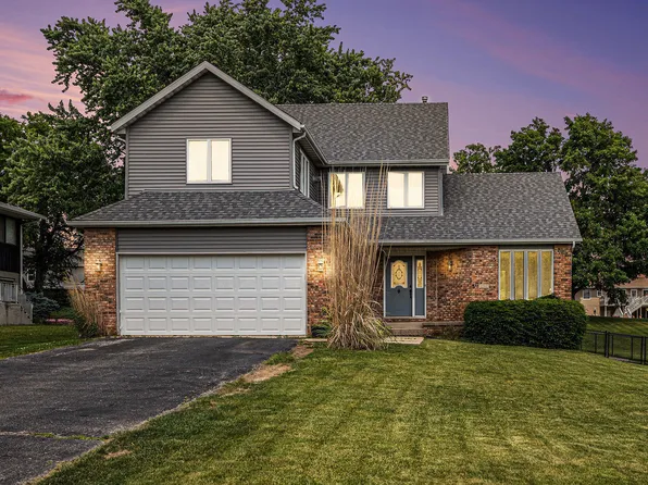 3587 Kingsway Dr, Crown Point, IN 46307