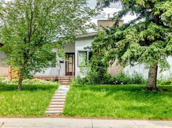 2912 SW Brentwood Blvd NW, Calgary, AB T2L 1J5