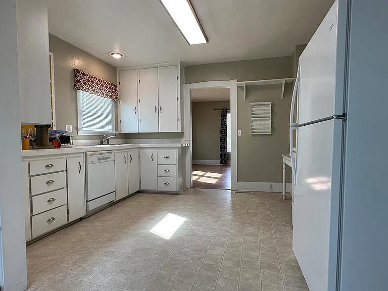 1008 W Park St — Photo 4