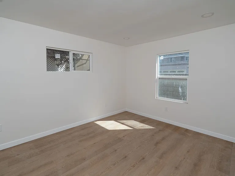 2400DelM — Photo 20