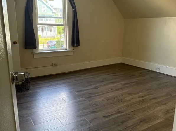 30 Clifton St, Worcester, MA 01610