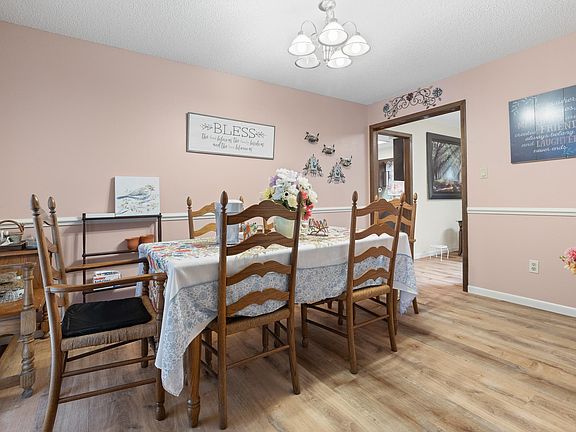 4th image of 402 Tamarind St