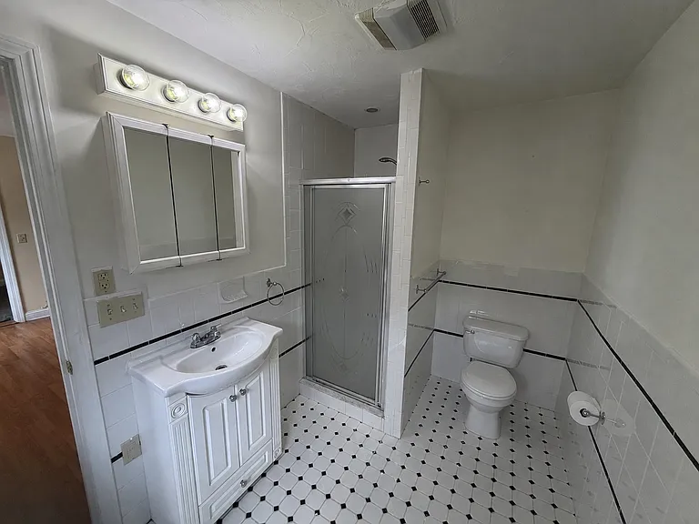 15-17 Chestnut St #2 — Photo 7