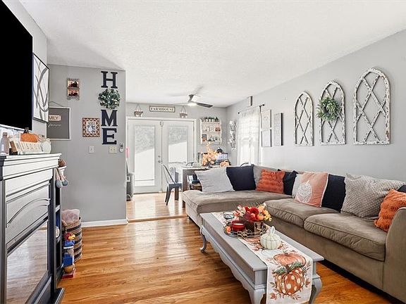 3rd image of 1009 Mary Kay Ln