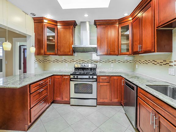 3rd image of 130 Delano Ave