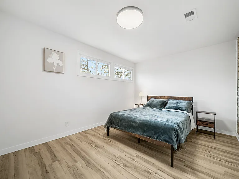 325 Russell Rd — Photo 21