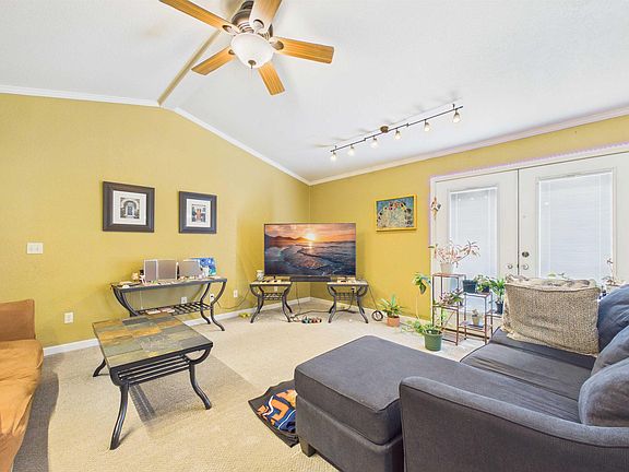 4th image of 1201 Pinetree Ln