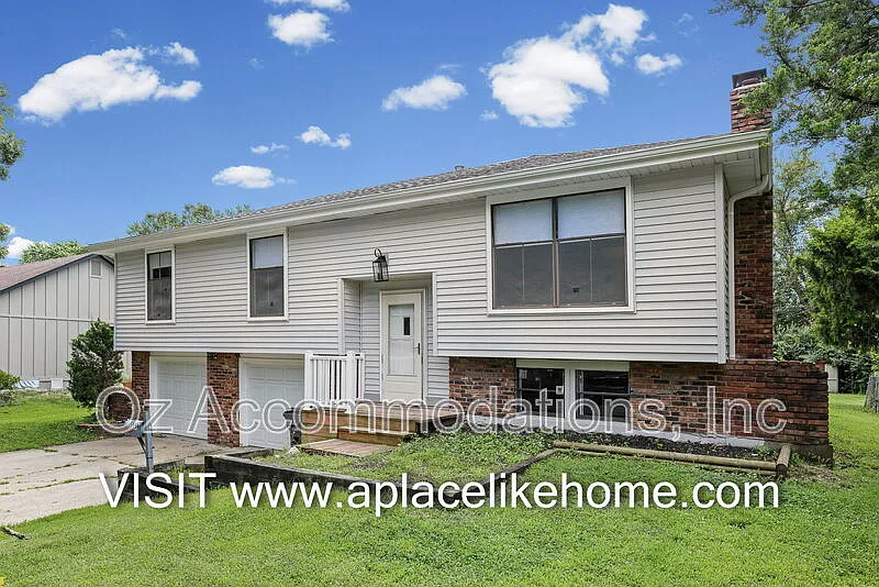 3 bed, 2.0 bath, 1918 sqft, $2,095 — Photo 3