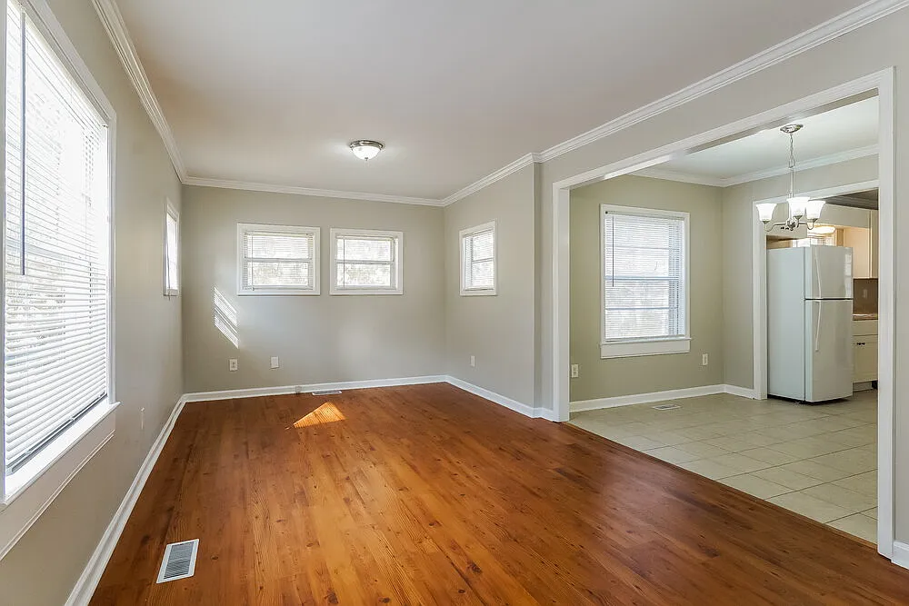 3 bed, 2.0 bath, 1067 sqft, $2,020 — Photo 4