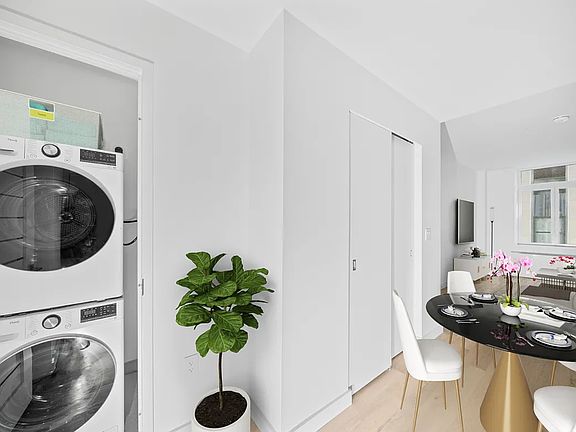 3rd image of 90 John St #912