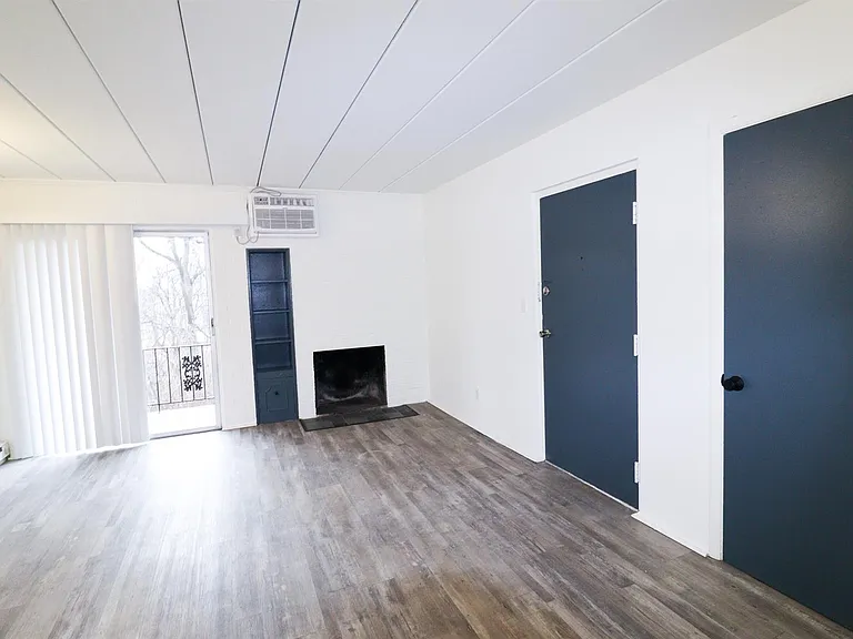 2323 Beechmont Avenue — Photo 5