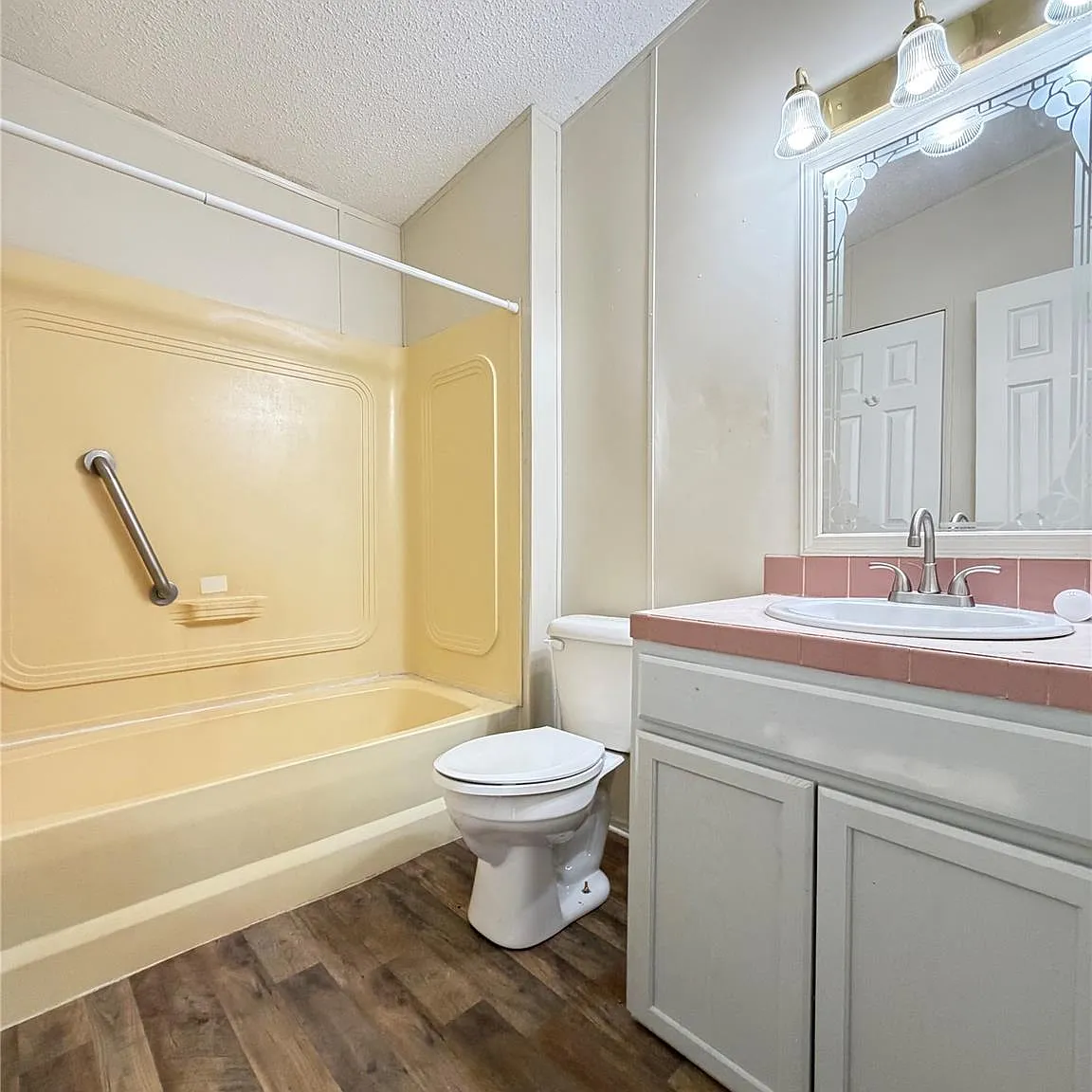 4 bed, 3.0 bath, 2128 sqft, $1,500 — Photo 3