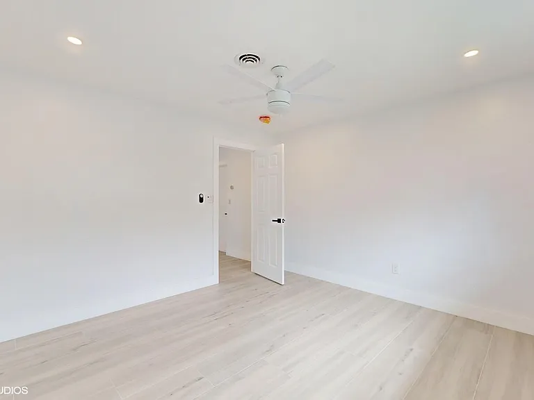 4761 NE 28th Ave — Photo 19