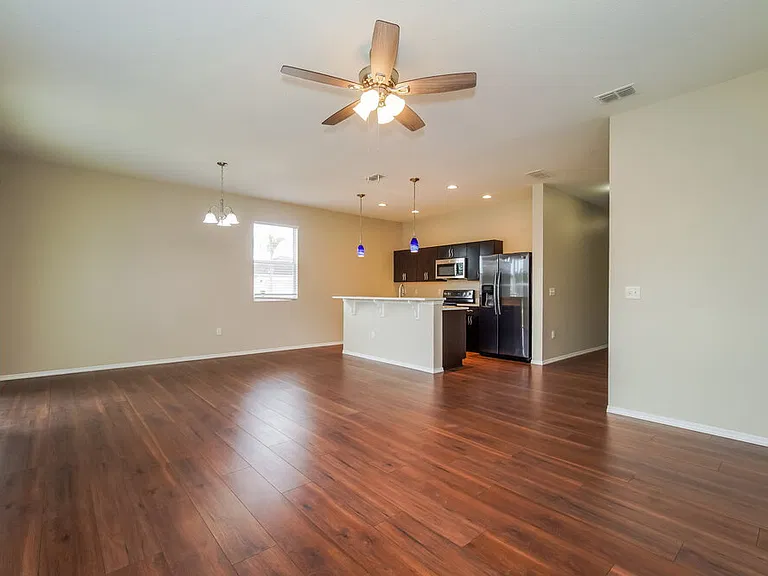 1557 Regent Ct — Photo 4