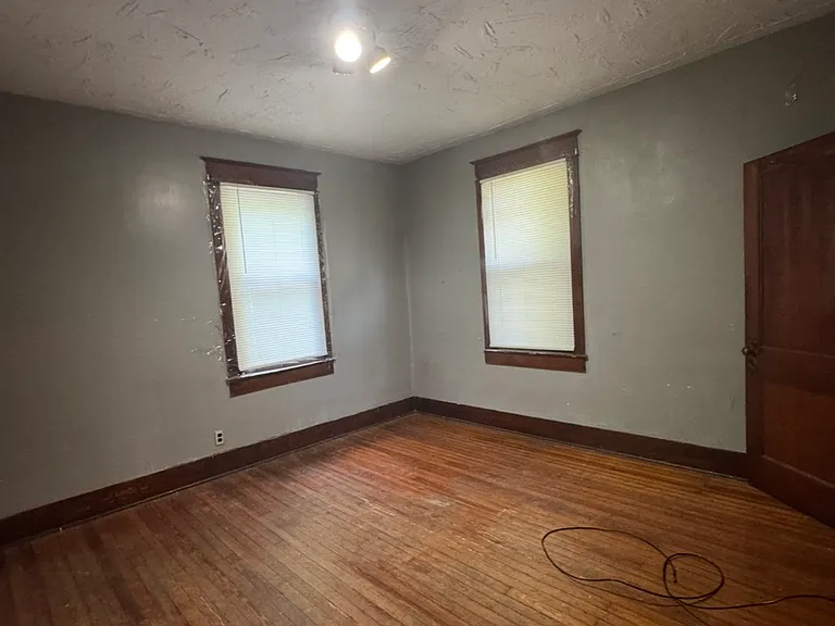811 S 37th St — Photo 3