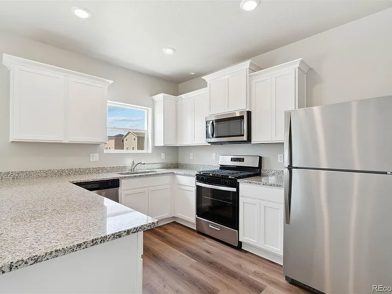 7415 E Big Thompson Cir — Photo 2