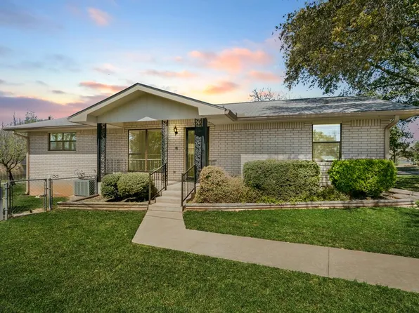 1014 Avenue B, Fredericksburg, TX 78624