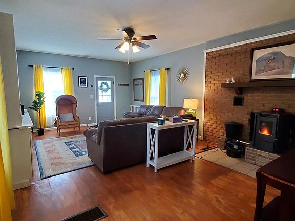 4th image of 242 Lincoln Ave