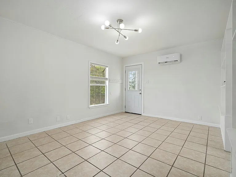 215 S 11th St #2 — Photo 8