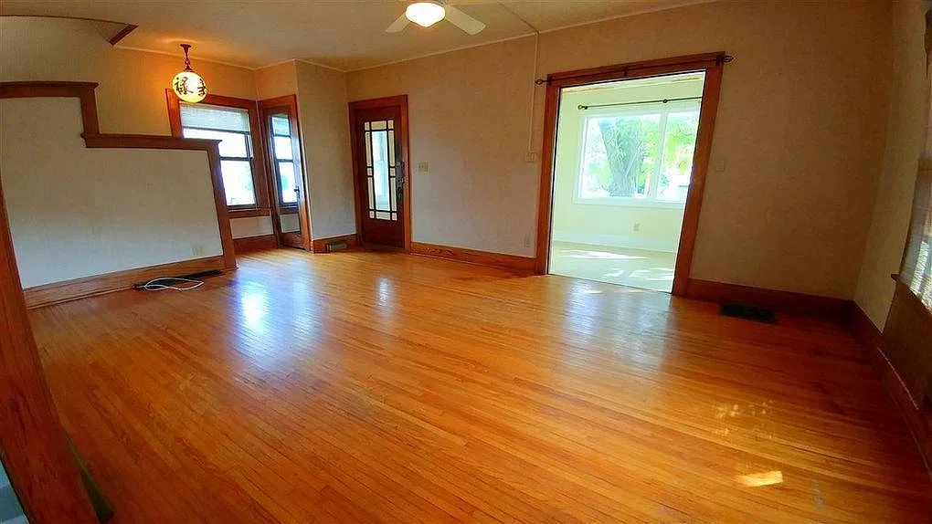 4 bed, 1.5 bath, 1793 sqft, $1,792 — Photo 3