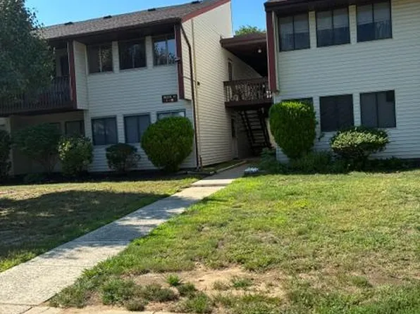 6 Avon Dr, Hightstown, NJ 08520
