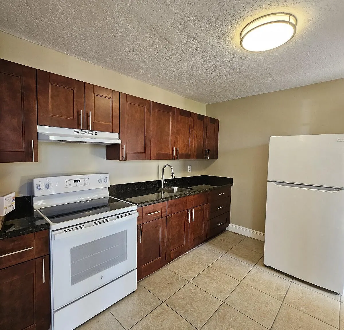 2 bed, 1.0 bath, 768 sqft, $1,800 — Photo 3