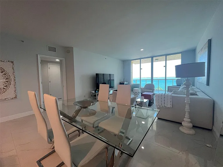 2650 Lake Shore Dr #803 — Photo 20