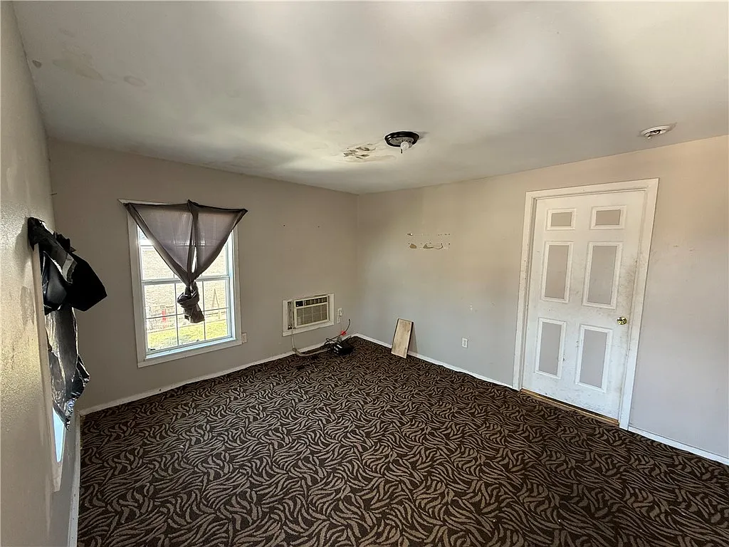 1 bed, 3060 sqft, $1,000 — Photo 3