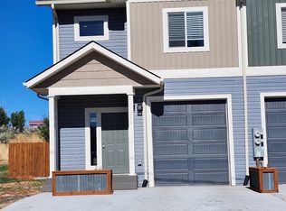 216 NW Third St, Grass Valley, OR 97029