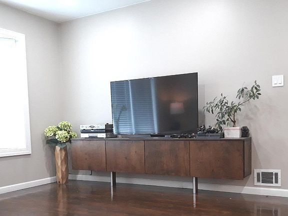 3rd image of 15-51 208th Pl Floor 1