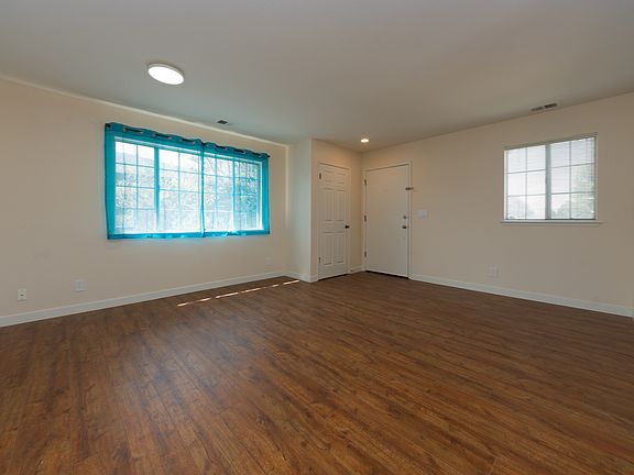 4th image of 275 Florence St
