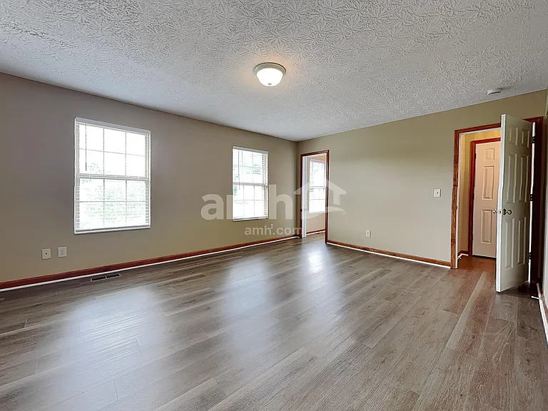 440 Dexter Ct — Photo 9