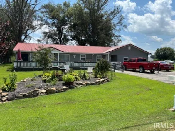 621 W 8th St, Grandview, IN 47615